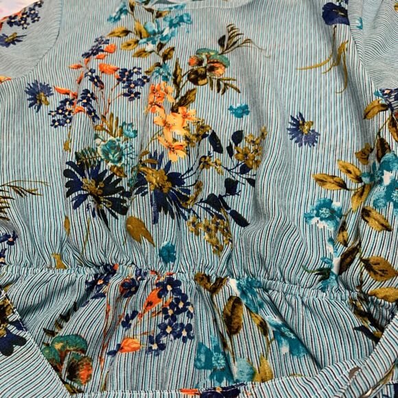 Floral Short Sleeve Blouse with Buckle Belt – Blue – No Size Tag (Approx. S-M) - Picture 4 of 9